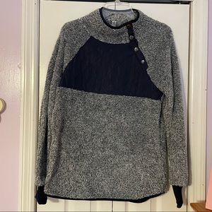 Women’s fleece pull over Size: Small